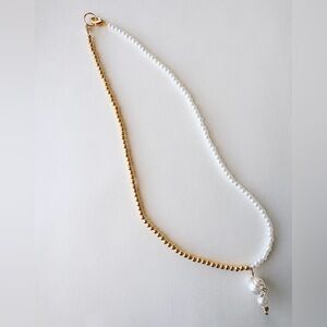 Elegant Gold and Pearl Beaded Necklace
